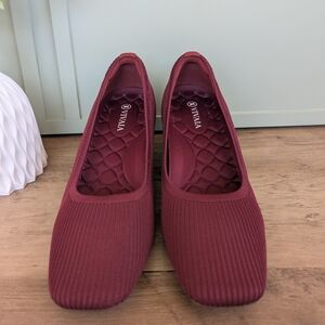 Vivaia Women's Ribbed Ballet Flats in Burgundy